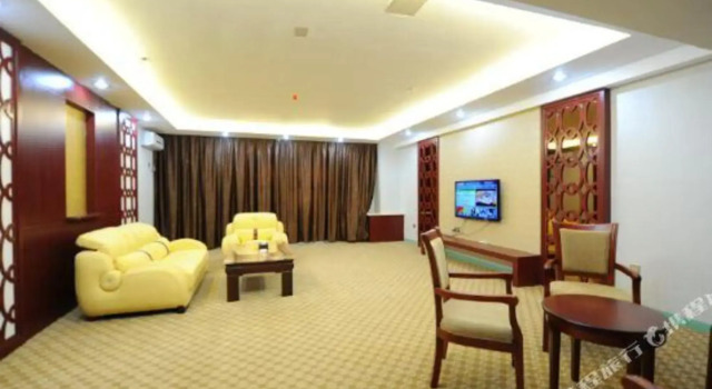 Xunhao International Hotel, Book Hotel Hoteller i Altay med parkering, Parkering
