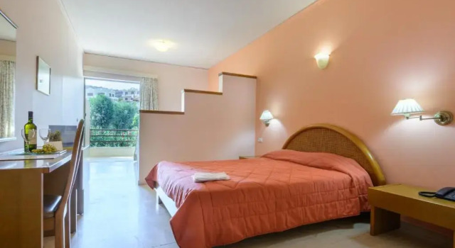 Трёхместный номер Standard с видом на сад Golden Sand Hotel