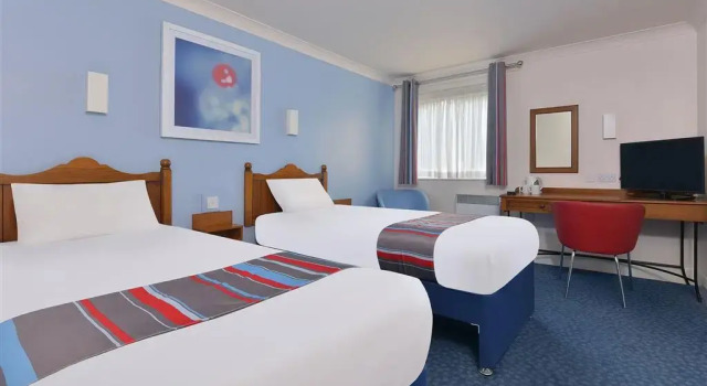 Travelodge Oldham, Забронировать Отель Чаддертон Олдем