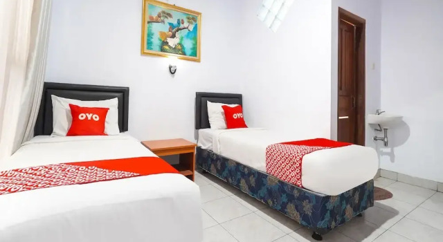 OYO 91561 Gandhi Hotel NearRS Khusus Ginjal Ny. R.A. Habibie