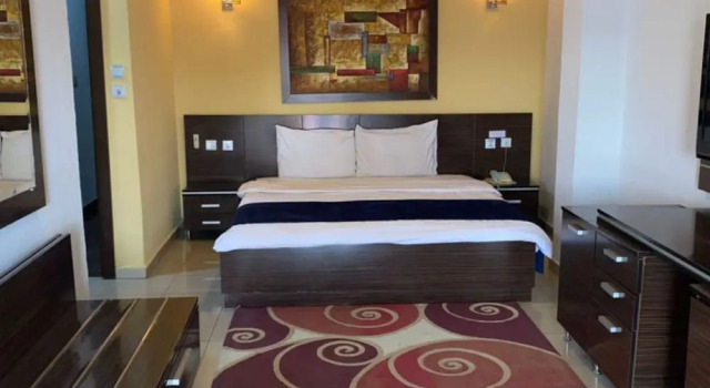 Camera Royal Owee Suites