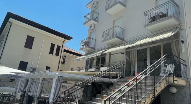 Hotel moroni, Забронировать Отель Отели Римини - центра городов - Римини с бассейном, Бассейн