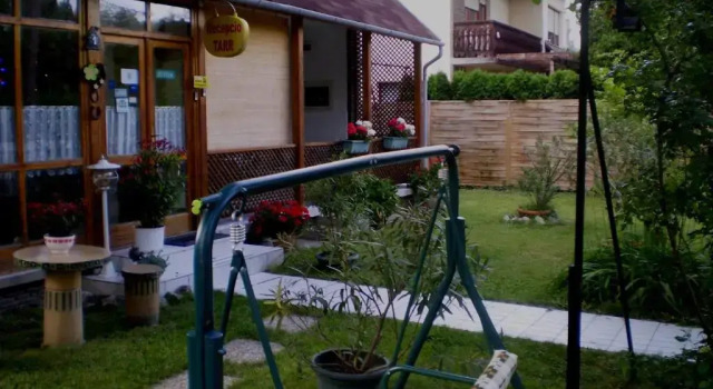 Tarr Apartmanok, Забронировать Отель Отели Кестхей 3 звезды, рядом с Balaton Museum, 3*