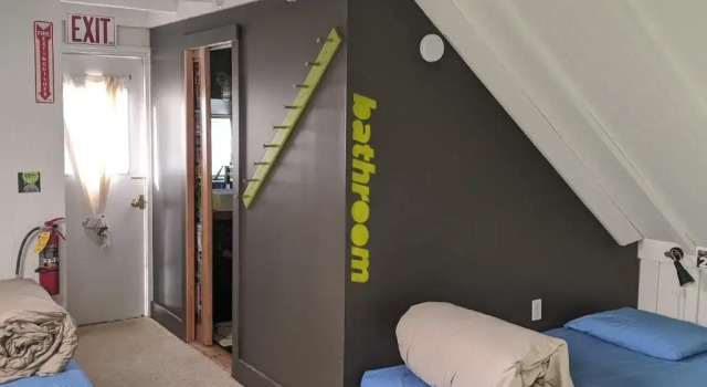 Кровать в общем номере Hostel Tevere