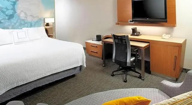 Standard Zimmer mit Blick auf den Innenhof Courtyard by Marriott Lansing