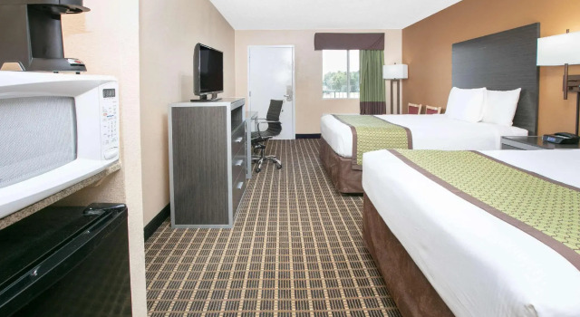 Standard Vierer Zimmer Days Inn by Wyndham Hamilton