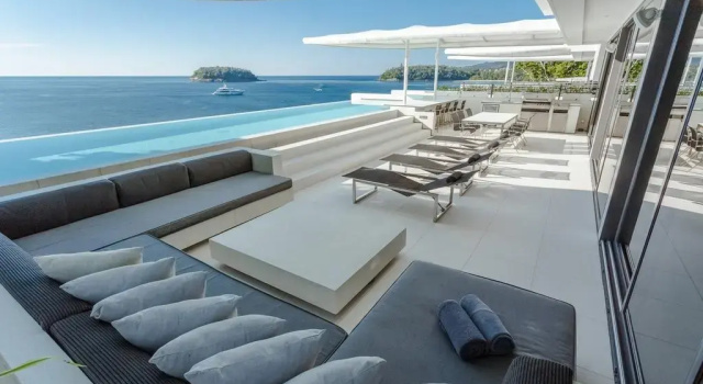 Вилла Sky Pool с 4 комнатами с балконом Kata Rocks