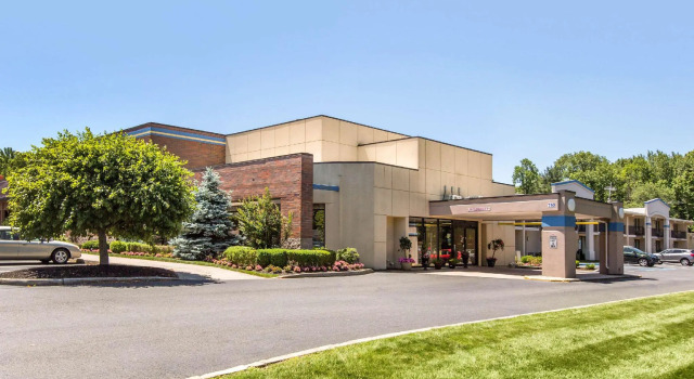 Кровать в общем номере The Hub Middletown Red Bank- Best Western Signature Collection