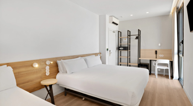 B&B HOTEL Alicante Aeropuerto, Prenota Bed & breakfast Hotel a Pamplona con parcheggio, Parcheggio
