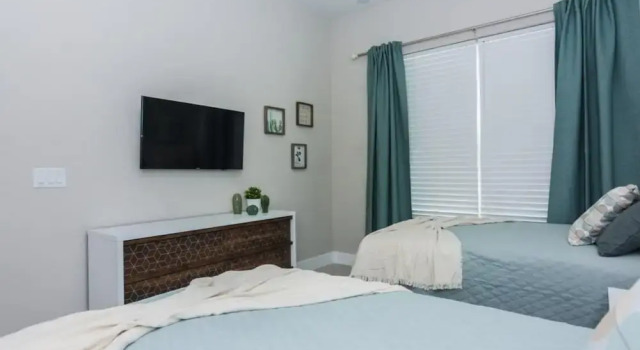 Amazing Townhome with Summer Kitchen SU2668