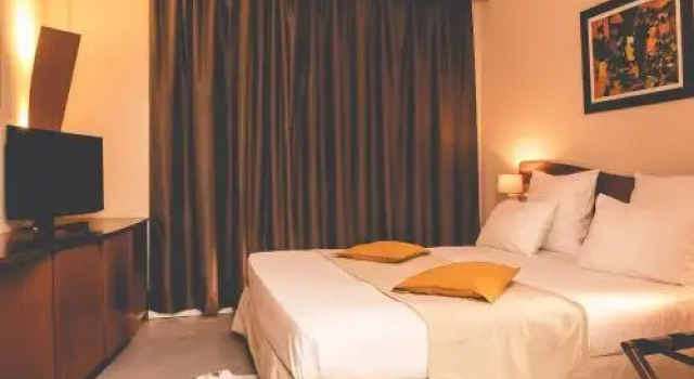 Des Roches, Rezervovat Hotel Hotely v Cayenne se snídaní, Snídaně