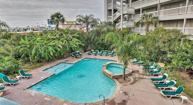 Steps to Sand + 2 Pools! Galveston Coastal Getaway, Забронировать Апартаменты/квартира Галвестон Texas Gulf Coast, рядом с Рыболовный пирс на 61-й улице