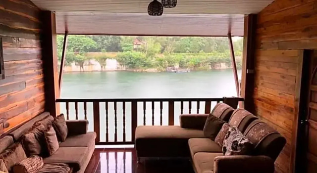 Четырёхместный номер Standard с балконом и с видом на озеро Thana Lagoon Resort