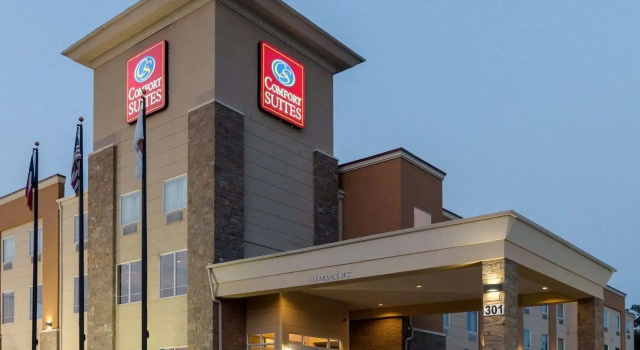 Кровать в общем номере Comfort Suites Palestine