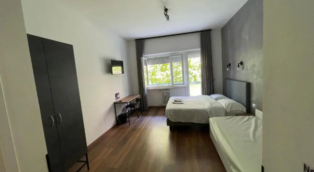Luciano Licia Guest House, Забронировать Гостевой дом Отели Рима с парковкой, рядом с Станция метро Manzoni, Парковка