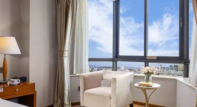 Люкс Business Yi Liang New Century Luxury Hotel