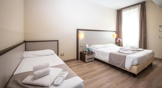 Трёхместный номер Superior с балконом Hotel Rosa