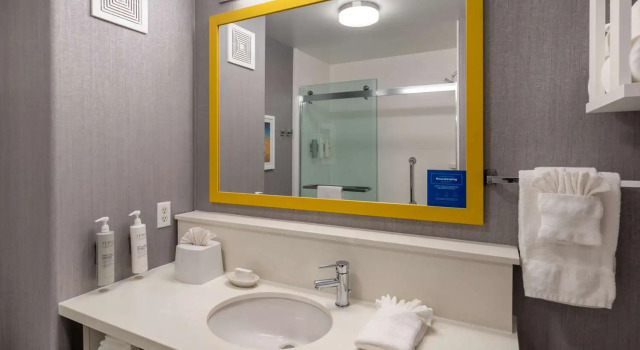 Двухместный люкс Hampton Inn & Suites Agoura Hills