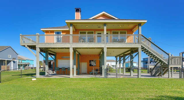 Walk to Shore: Group Getaway in Crystal Beach!, Book Feriehus Bolivar Peninsula Houston