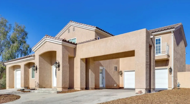 7 Mi to Fremont Street: Spacious Vegas Home!, Забронировать Дом для отпуска Коттеджи Лас-Вегаса, Коттедж