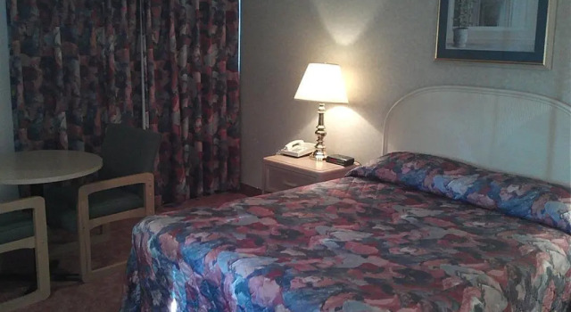 Knights Inn Brandon, Reserva ahora Hotel Hoteles en Manitoba con aparcamiento, Aparcamiento