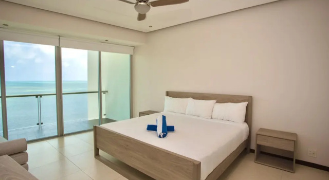 Апартаменты Royal с балконом и oceanfront Beautiful Beachfront Apartments