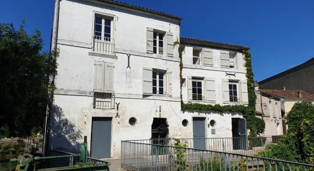 QUAI 3 loft moderne et lumineux les pieds dans l'eau, Prenota Hotel Jarnac Charente