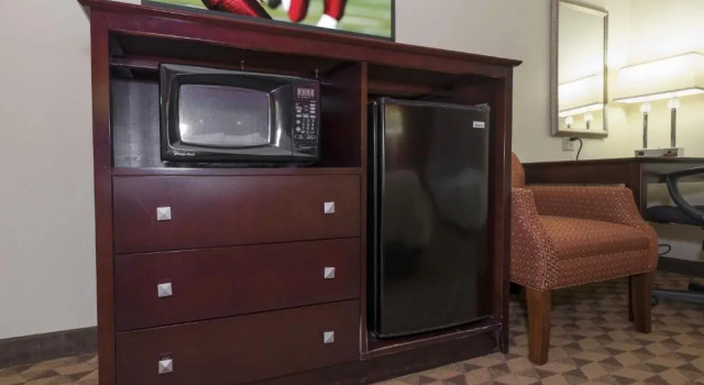 Четырёхместный номер Deluxe Red Roof Inn & Suites Cincinnati North-Mason