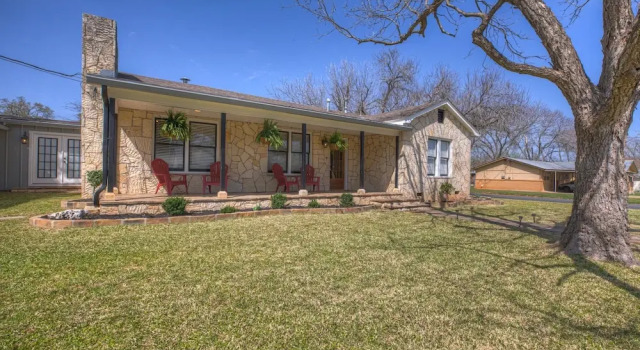 Upscale Home 15 Min Walk to Main St. With Grill!, Забронировать Отель Фредериксберг Texas Wine Country, рядом с Театр Rockbox