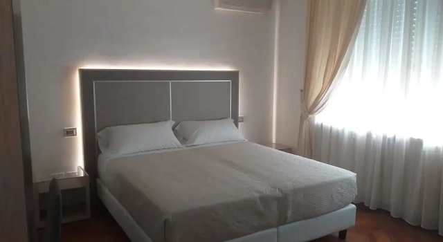 Champagne Rooms, Забронировать Гостевой дом Колумбарий Сирмионе Сирмионе