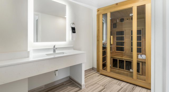 Четырёхместный люкс Best Western Plus Wausau Tower Inn