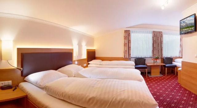 Четырёхместный номер Comfort с балконом Hotel Finkenbergerhof