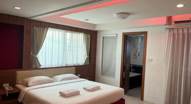 Двухместный номер Deluxe с балконом Gusto Pratunam Hotel