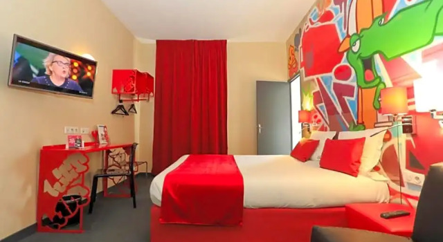 Четырёхместный семейный номер Standard The Originals Boutique, Hôtel de lUnivers, Montluçon