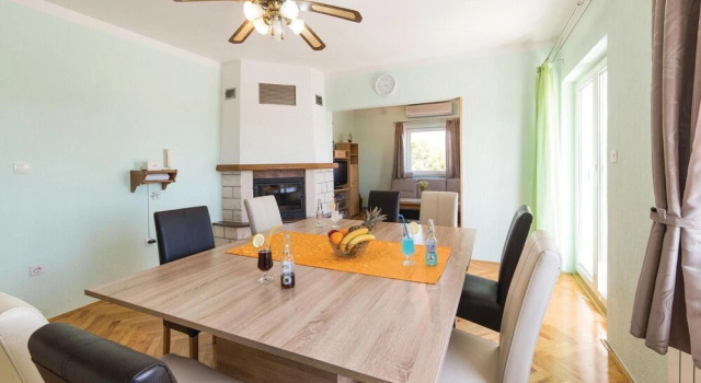 Nice Home in Kastel Novi With Wifi and 5 Bedrooms, Rezerwuj Hotel Rudine Split-Dalmatia County