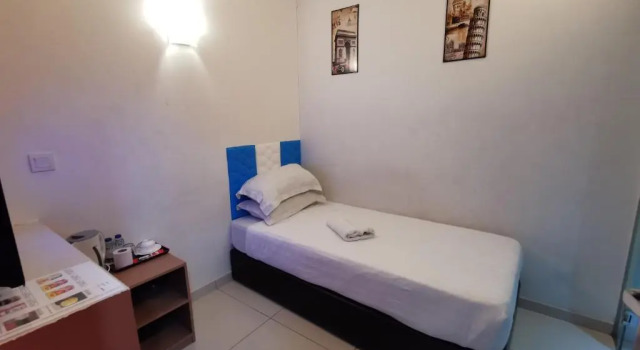 Одноместный номер Standard Dolphin Hotel
