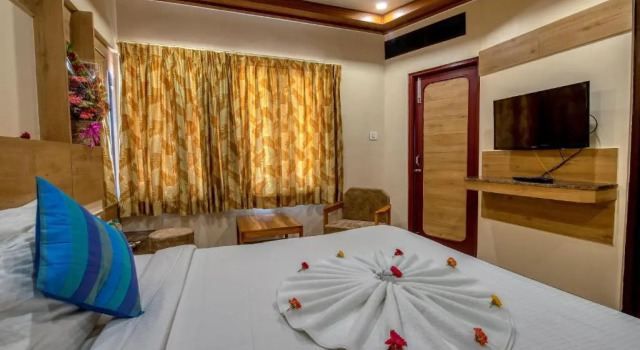 Двухместный номер Deluxe с балконом Sri Janakiram Hotels