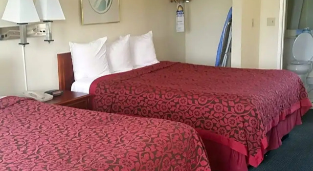 Четырёхместный номер Standard Days Inn by Wyndham Orange Anaheim