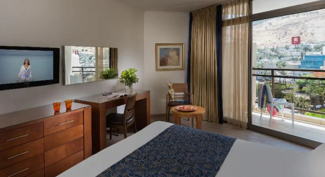 Трёхместный номер Deluxe с балконом Leonardo Plaza Hotel Tiberias