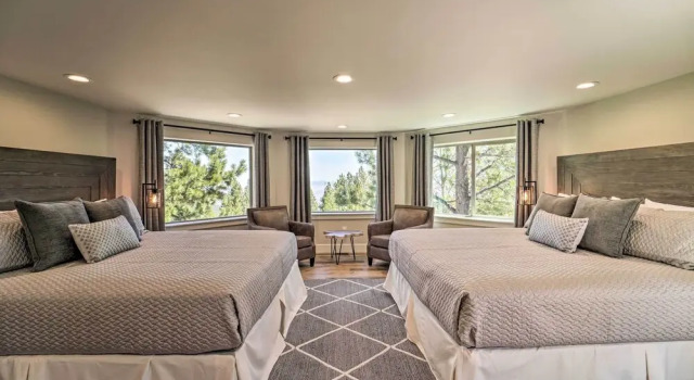 Коттедж Hot Tub, Pool Table: Luxe Reno Chalet w/ Mtn View!