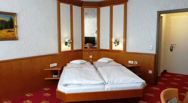 Двухместный номер Comfort с балконом Wellness Hotel Garni Krone