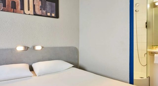 Семейный номер Standard ibis budget Versailles Chateau Saint cyr lEcole