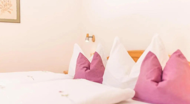 Lettnerhof Bnb Wohnung 2, Забронировать Отель «постель и завтрак» Монгуэльфо План-де-Коронес, рядом с Guggenberg Platter