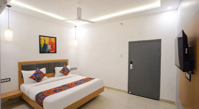 Номер Deluxe FabHotel Prime Kingston