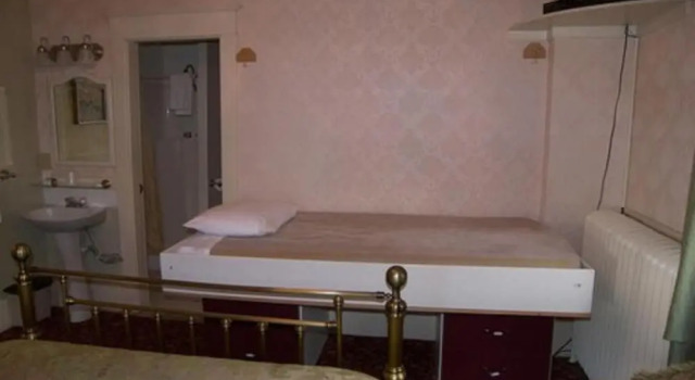 Четырёхместный номер Standard Van Gilder Hotel