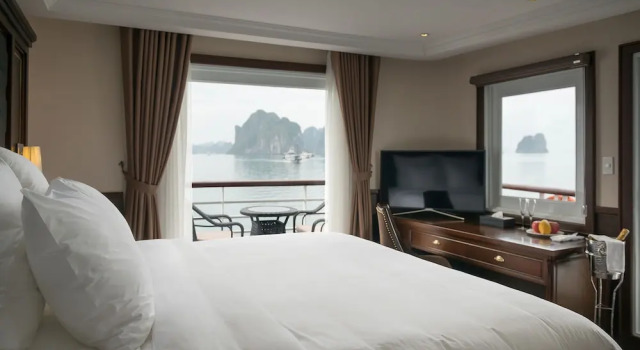 Люкс с балконом и с видом на залив Paradise Elegance Cruise Halong