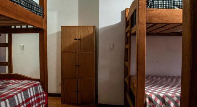 Кровать в общем номере Cafe Racer Hostel