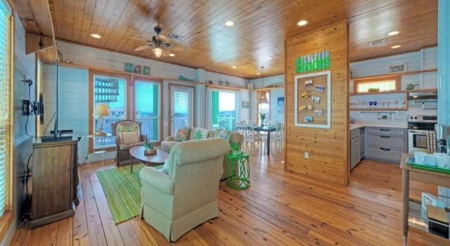 Коттедж Walk to the Beach Ocean Views, Balcony Dining & Open Living Beachview 54 by Avantstay