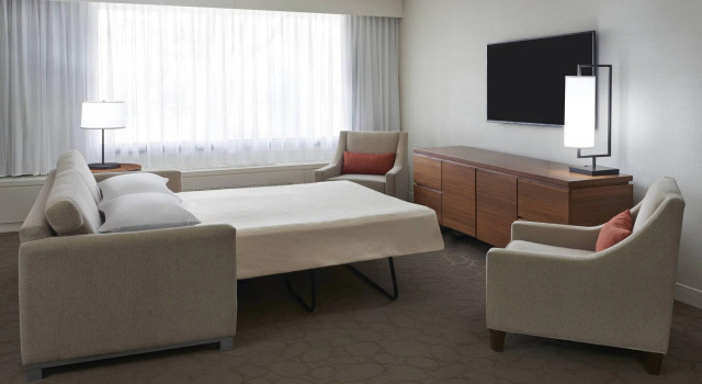Люкс Ambassador Delta Hotels by Marriott Toronto Airport & Conference Centre