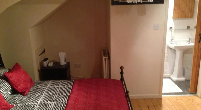 The Golden Lion Hotel, Book Hotel  